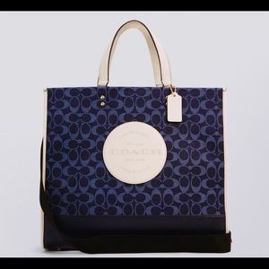 Coach NWT DEMPSEY TOTE 40 IN SIGNATURE JACQUARD W/ PATCH
Color: IM/DENIM MULTI